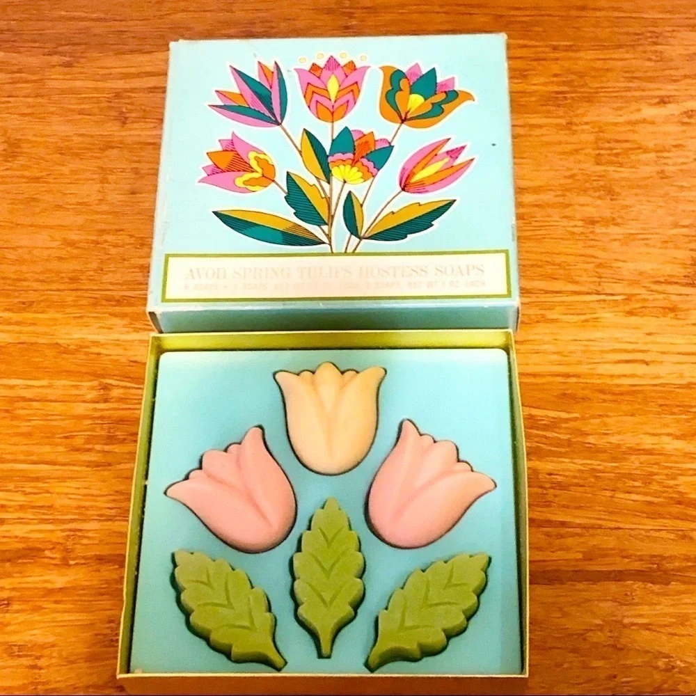 New in Box Vintage Avon Spring Hostess Soaps white and pink tulips. 6 soaps. - Picture 3 of 13